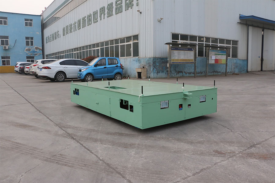 大吨位车间搬运车在车体运转停止时具有锁紧开锁功能